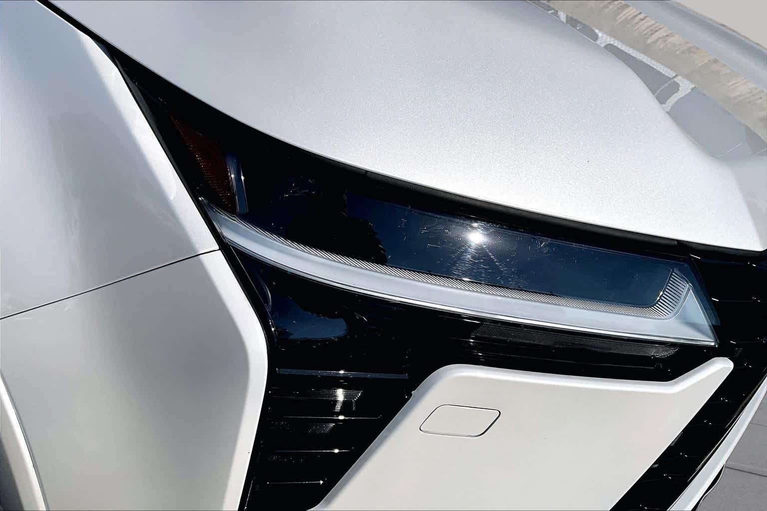 Used 2025 Eminent White Pearl Lexus Premium+ image 27