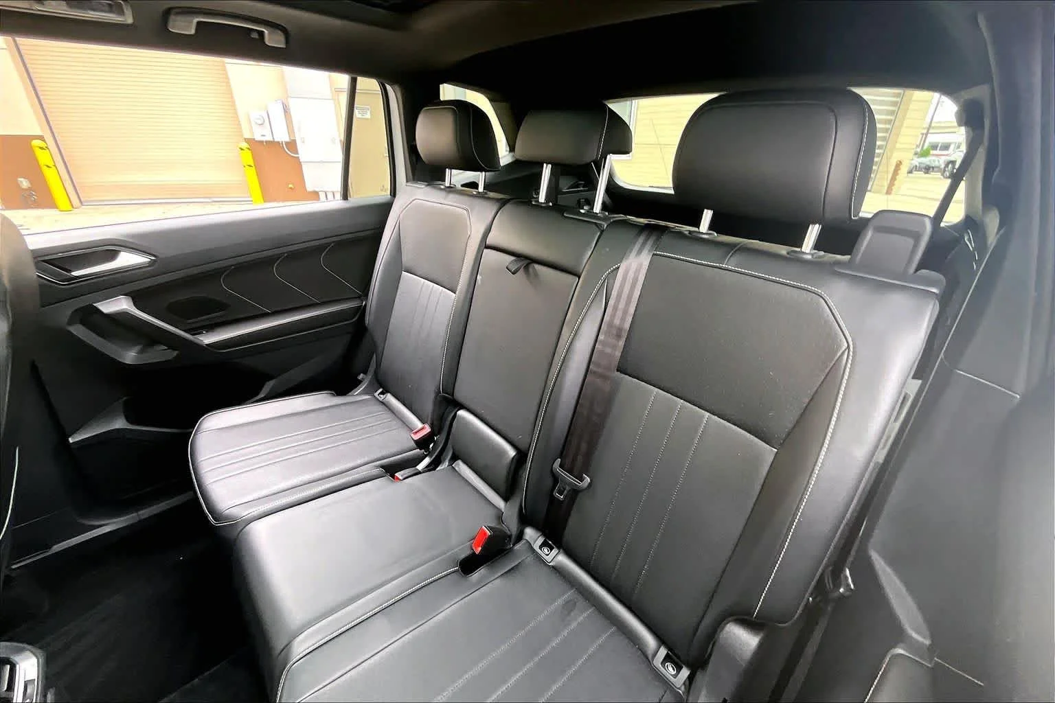 Used 2022 Oryx White Pearl Volkswagen SE R-Line Black image 19