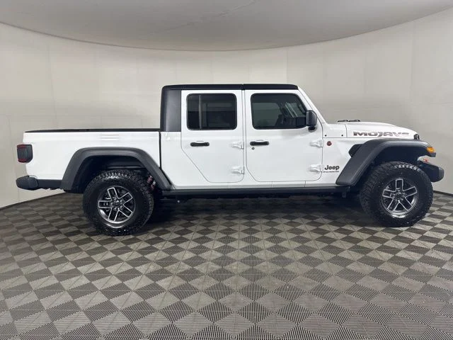 Used 2025 White Jeep Mojave image 2