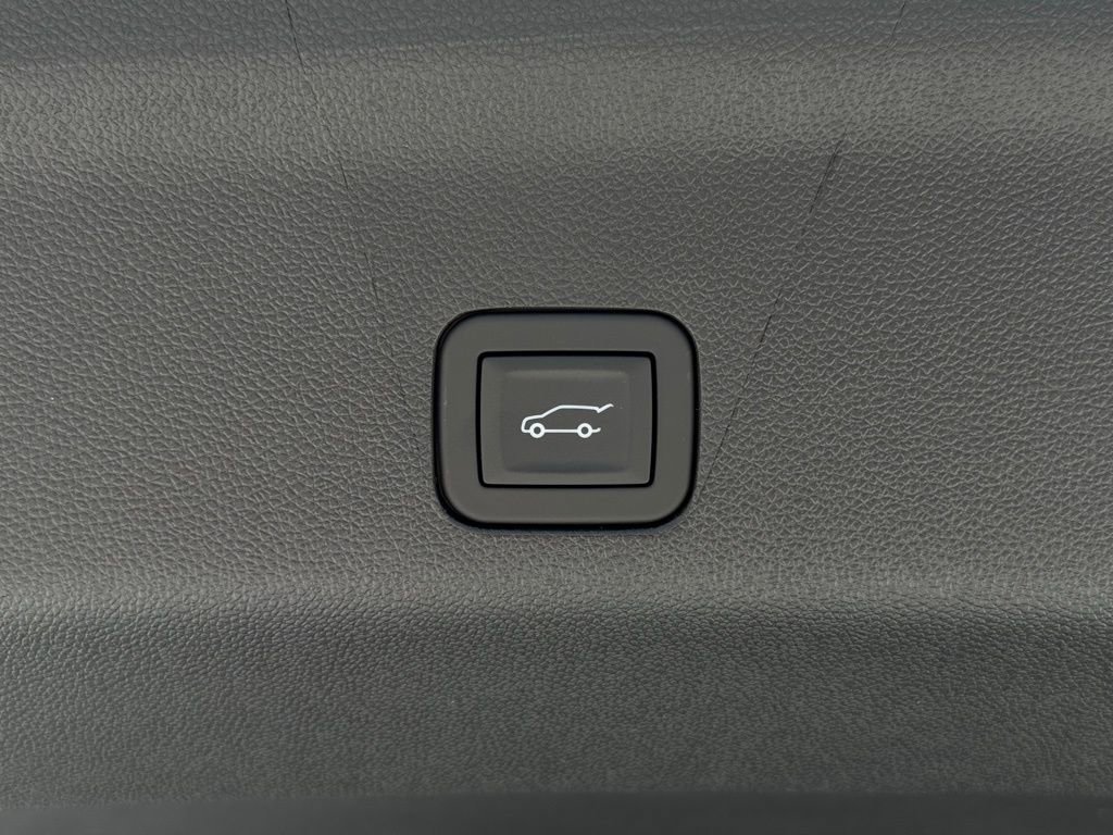 New 2026 Polar White Tricoat Chevrolet Premier image 18