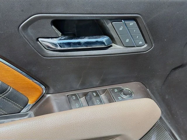 Used 2023 White GMC Denali image 23