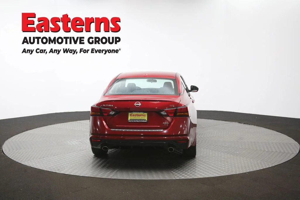 Used 2023 Red Nissan 2.5 SR image 36