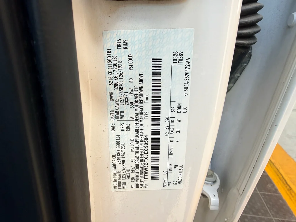 Used 2018 White Platinum Metallic Tri-Coat Ford Platinum image 32