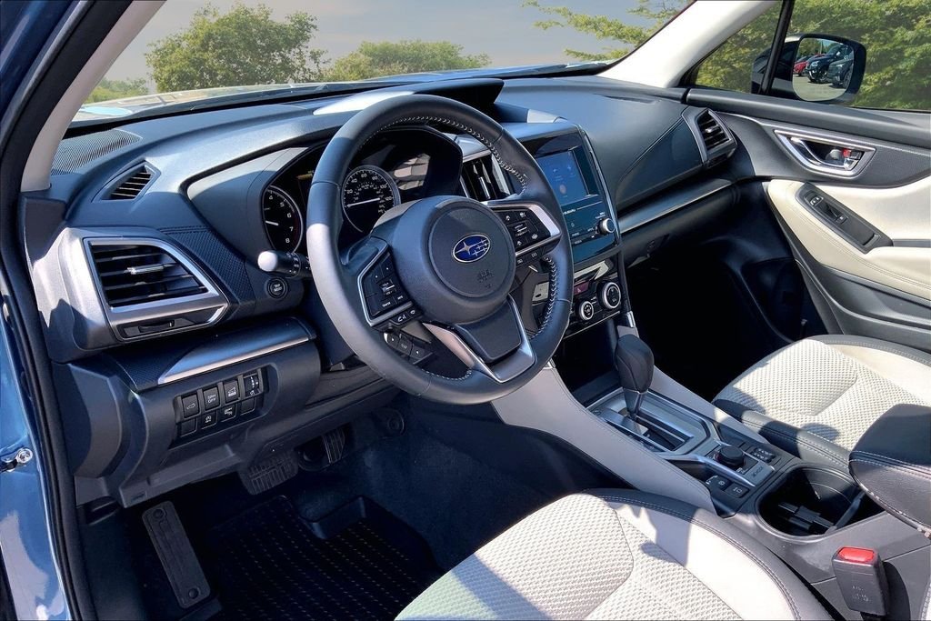 Used 2024 Blue Subaru Premium image 17