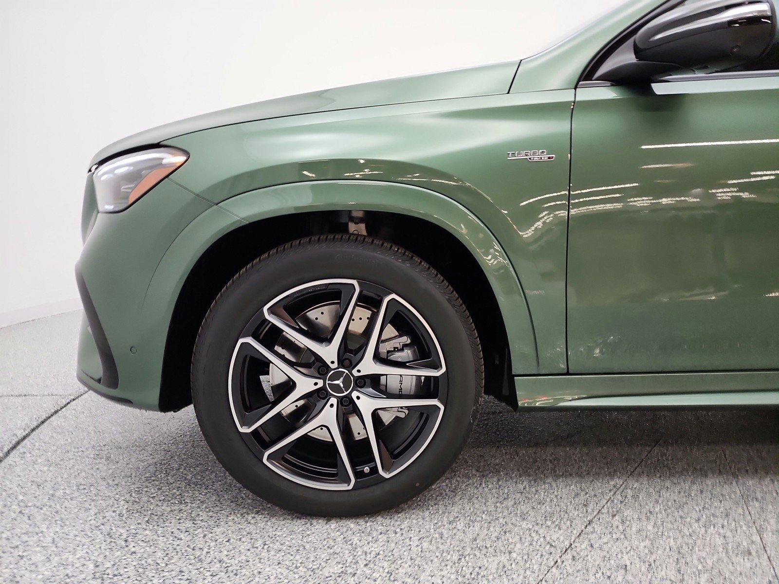 New 2026 MANUFAKTUR Ireland Mid Green Metallic Mercedes-Benz AMG® GLE 53 4MATIC+ Coupe image 15