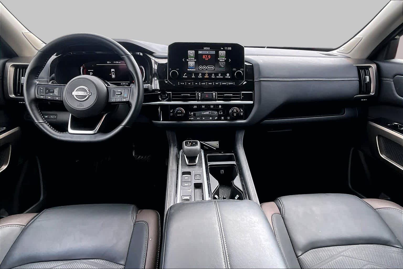 Used 2025 Super Black Nissan Platinum image 16