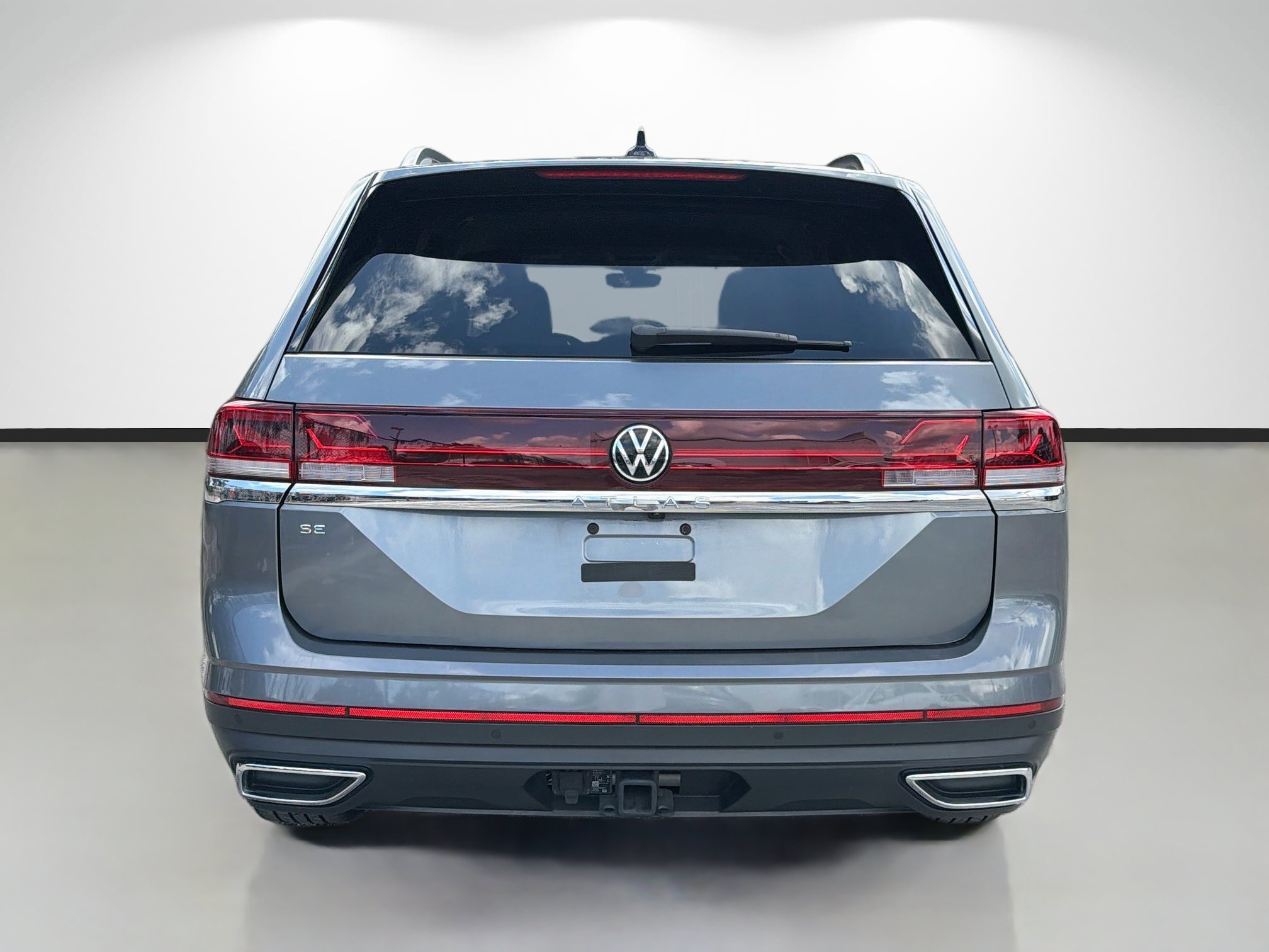 Used 2024 Gray Volkswagen 2.0T SE w/Technology image 4