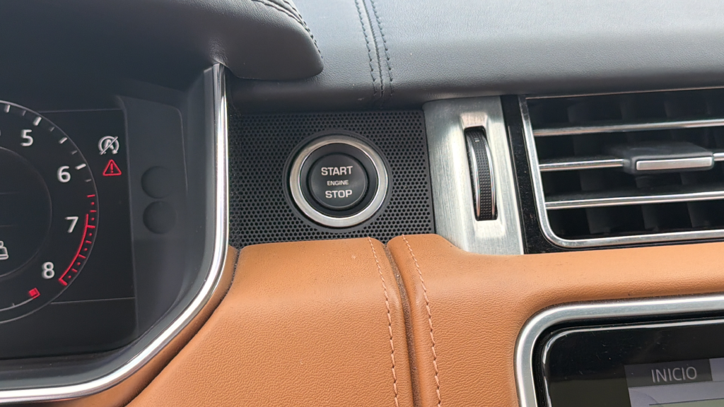 Used 2020 Fuji White Land Rover Autobiography image 27
