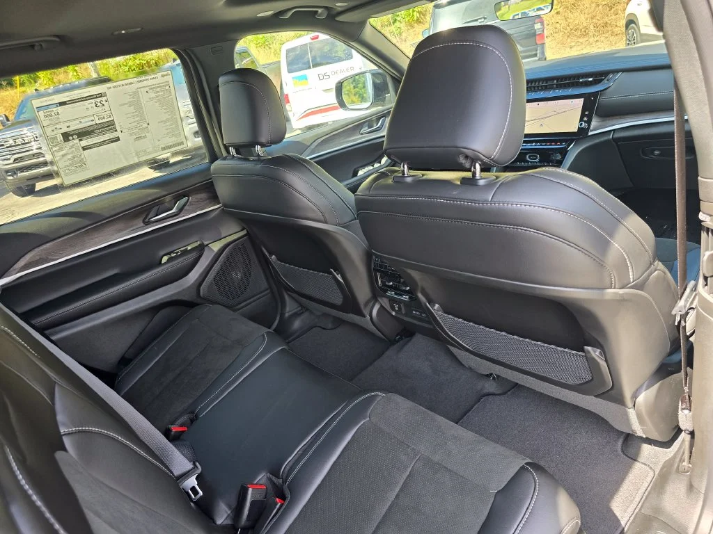New 2027 Gray Jeep Laredo Altitude image 28