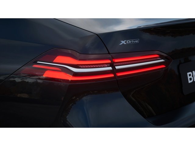 New 2027 Dark Graphite Metallic BMW 530i xDrive image 8