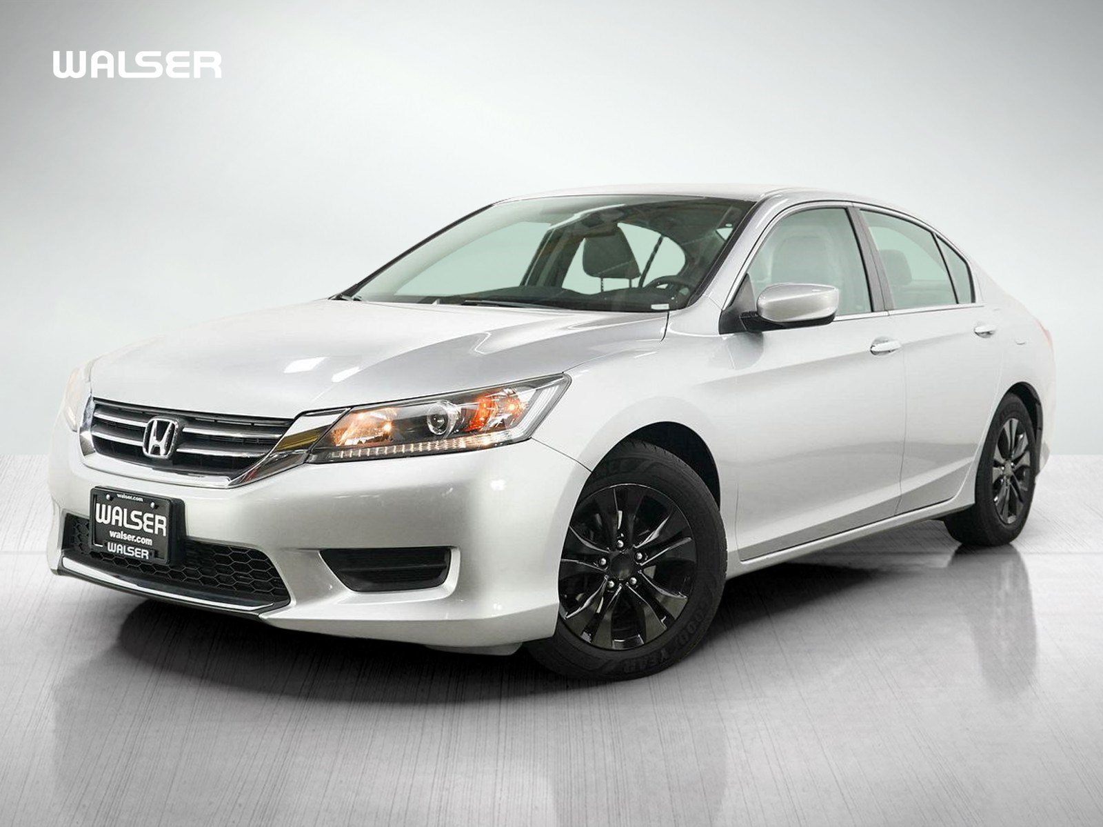 Used 2015 Alabaster Silver Metallic Honda LX image 1