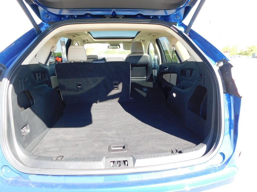 Used 2023 Blue Ford SEL image 28