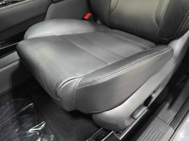 Used 2021 Gray Nissan SL image 27