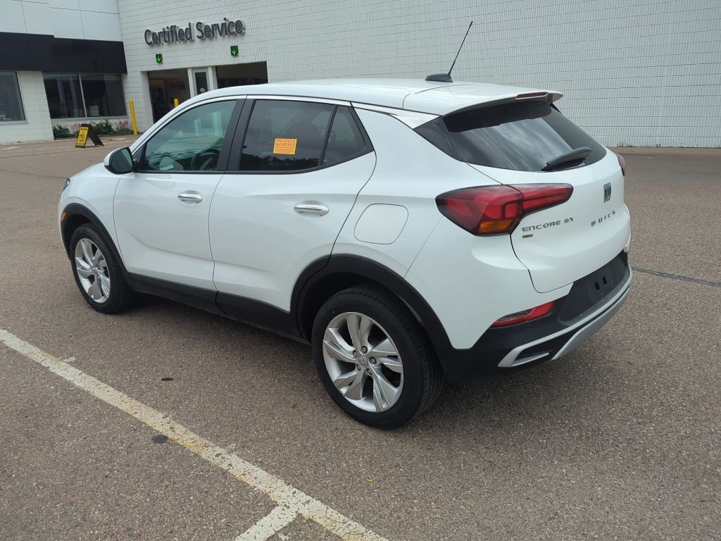 Used 2025 Summit White Buick Preferred image 5