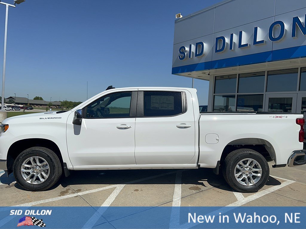 New 2026 Summit White Chevrolet LT (2FL) image 2