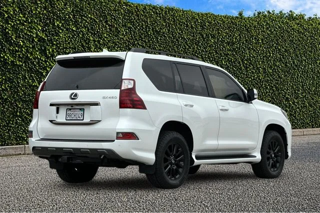 Used 2022  Lexus 460 image 4