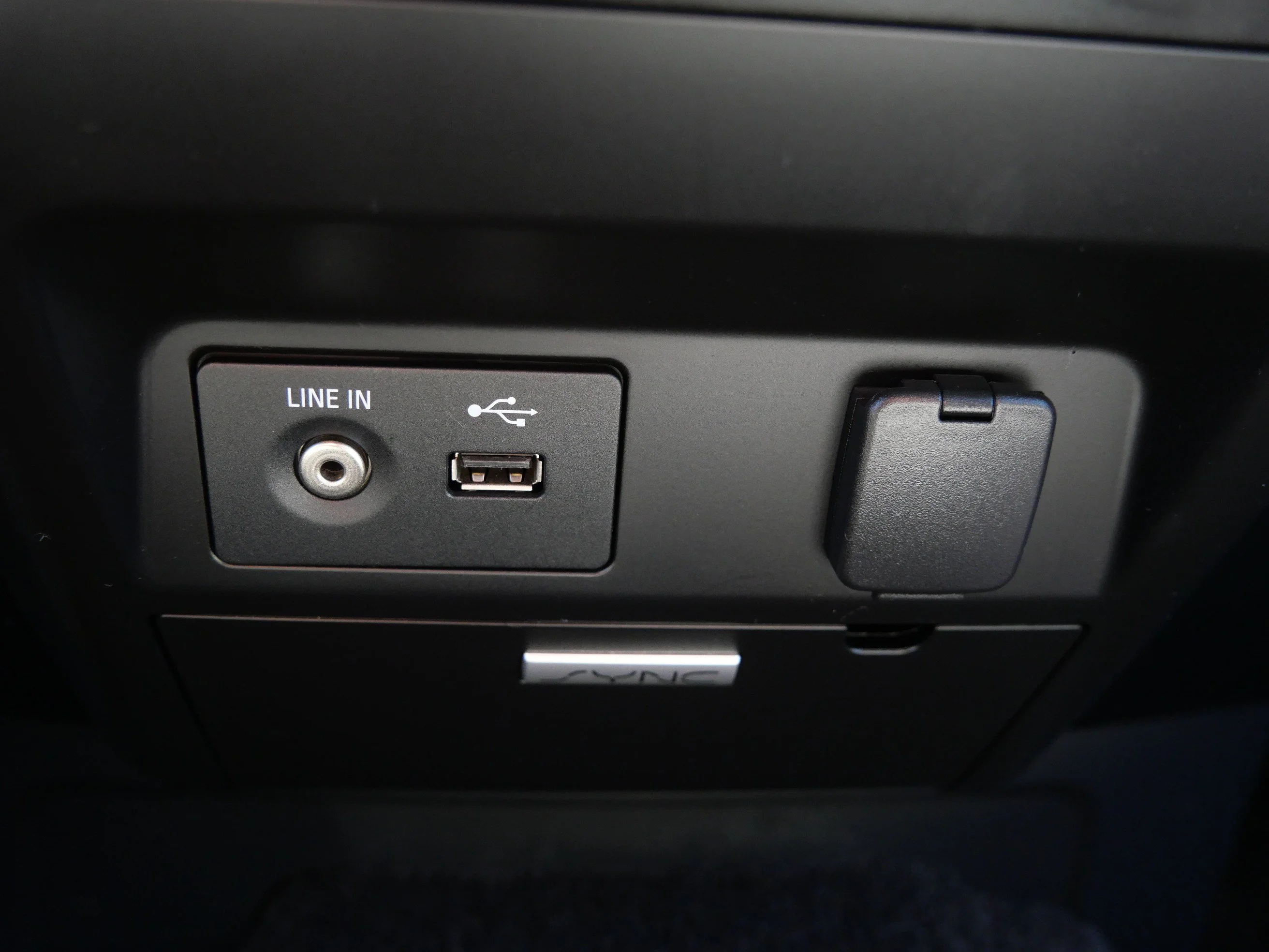 Used 2015 Magnetic Metallic Ford XL image 32