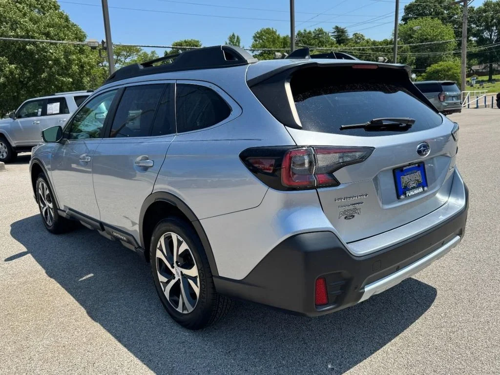 Used 2022 Ice Silver Metallic Subaru Limited image 5