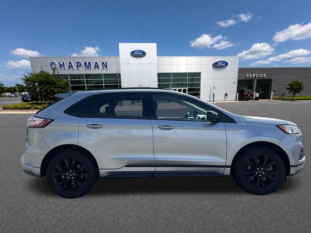 Used 2022 Silver Ford SE image 6