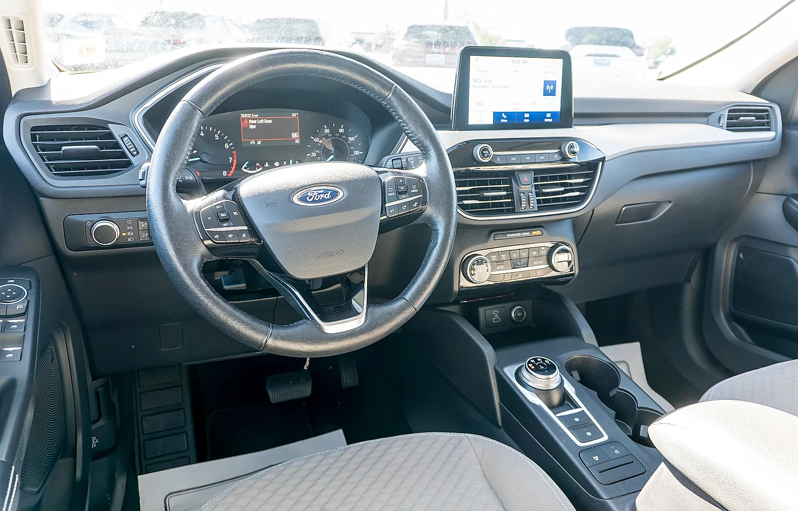 Used 2021 Oxford White Ford SE image 12