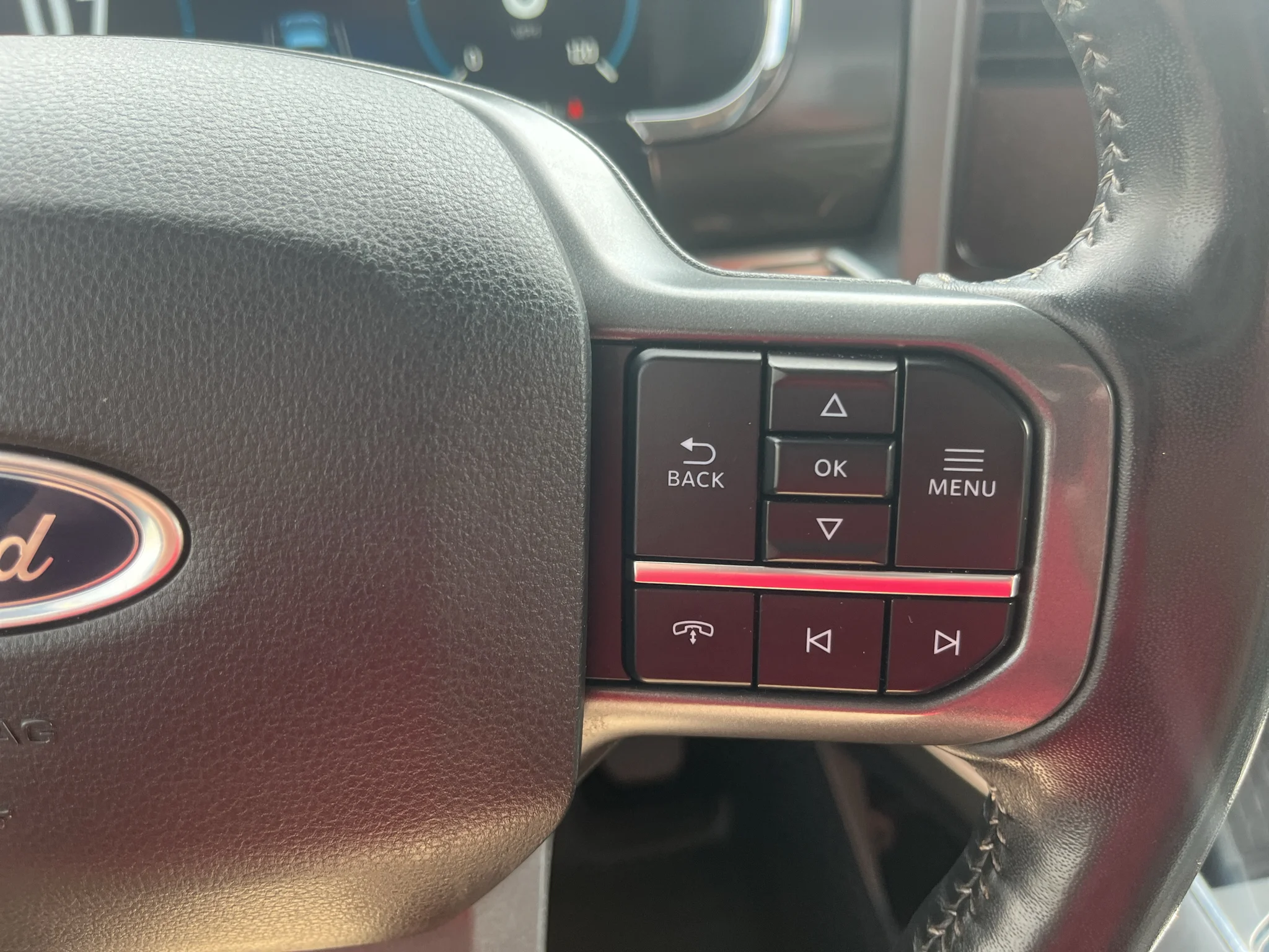 Used 2022 Agate Black Metallic Ford LARIAT image 14