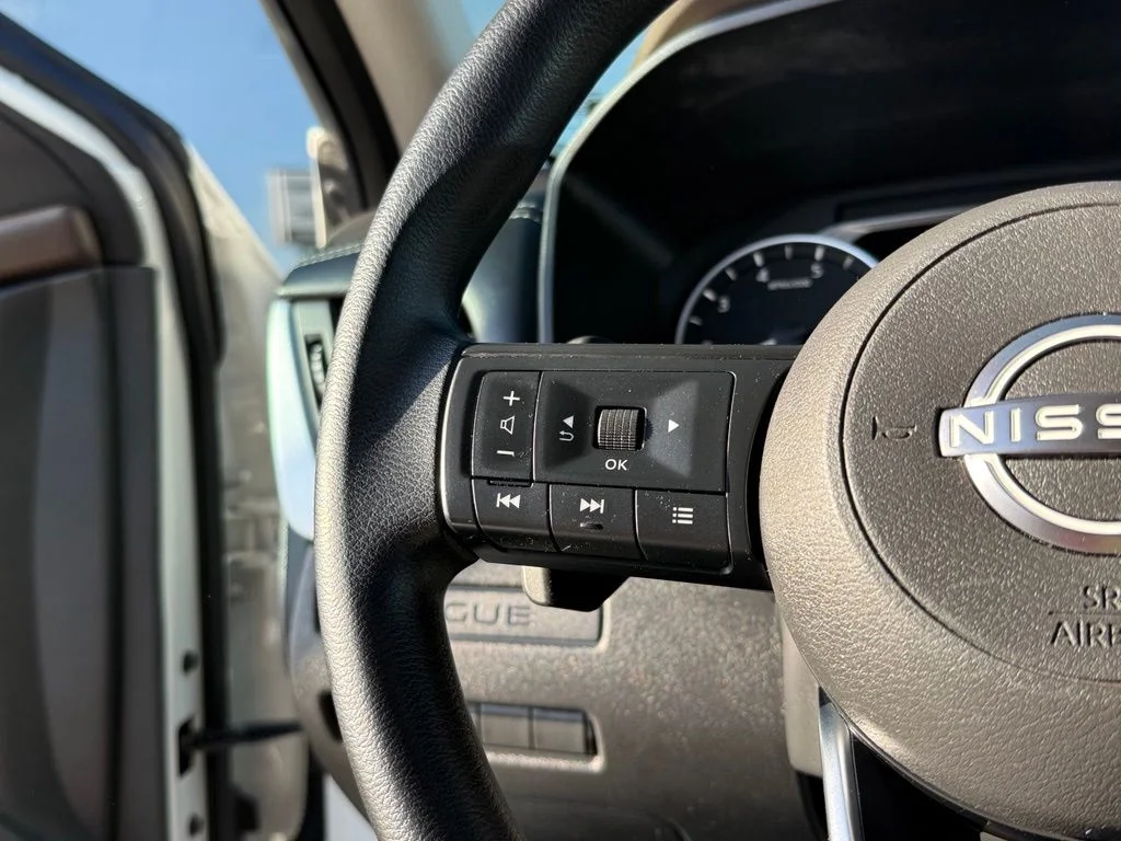 Used 2023 White Nissan S image 19