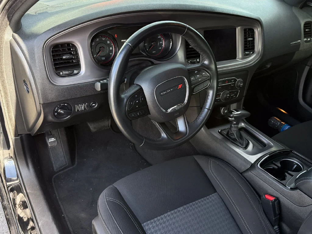 Used 2023  Dodge SXT image 6
