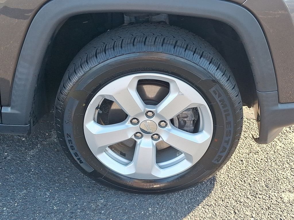 Used 2021 Gray Jeep Latitude image 8