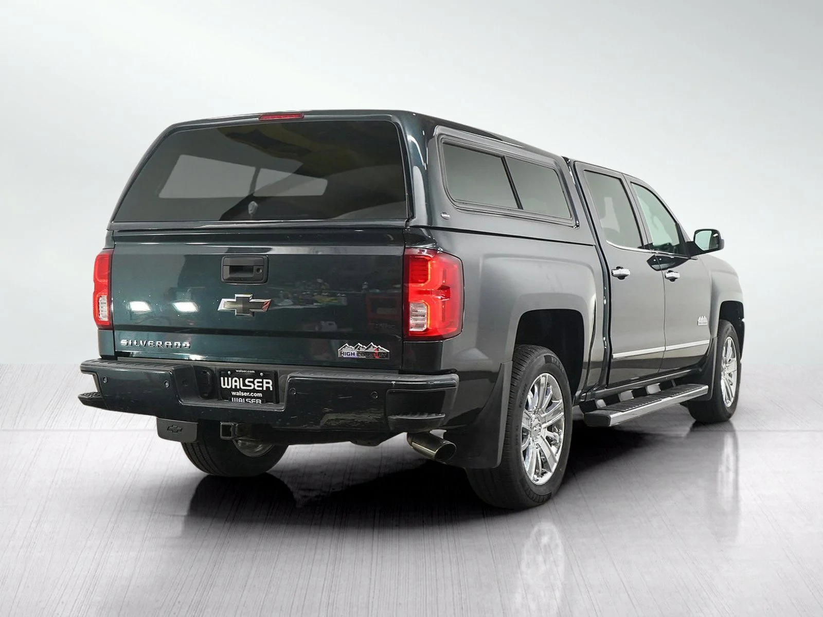 Used 2018 GRAPHITE METALLIC Chevrolet High Country image 5