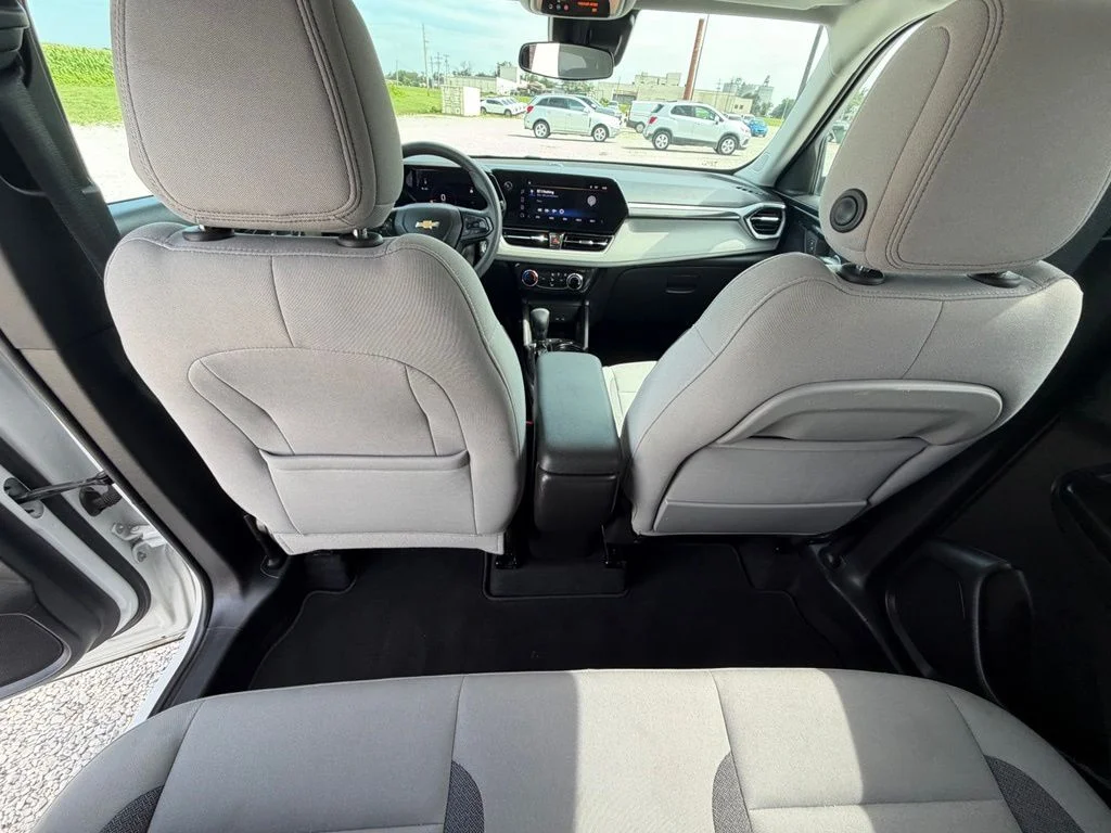 Used 2025 White Chevrolet LT image 24