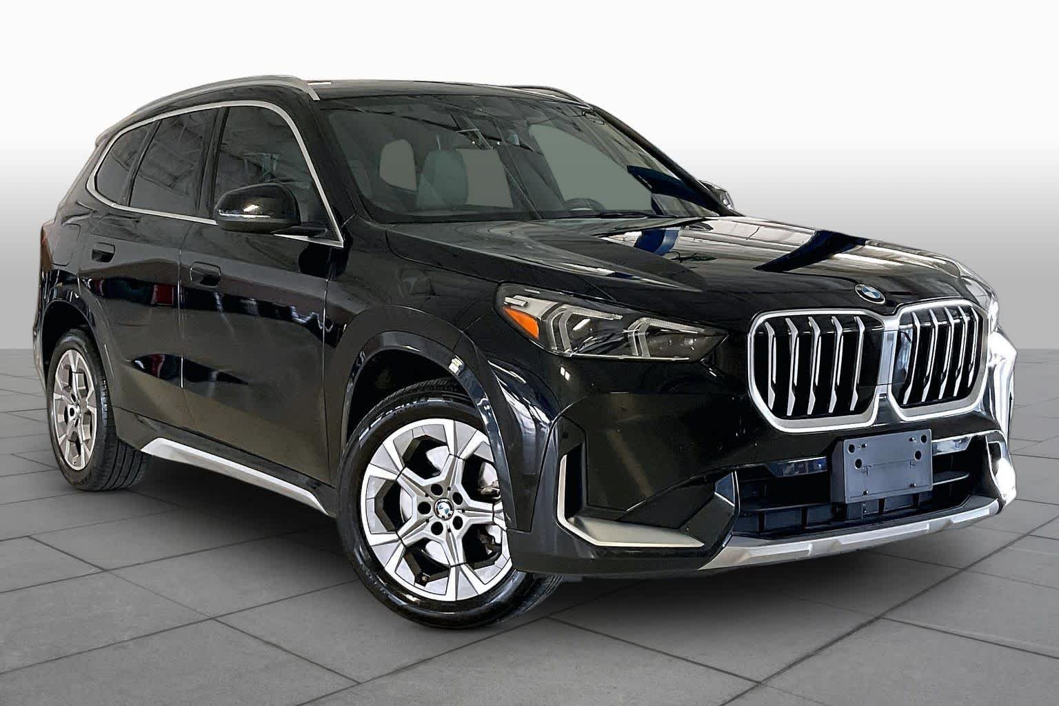 Certified Used 2025 Black Sapphire Metallic BMW xDrive28i image 2