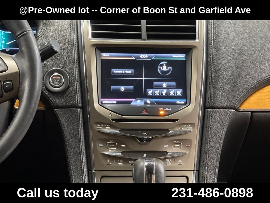 Used 2011  Lincoln Base image 19