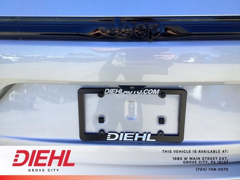 Used 2023 Silver Jeep Altitude X image 11