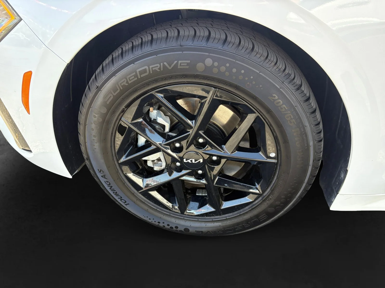 2025 Kia K5 LXS - Photo 11