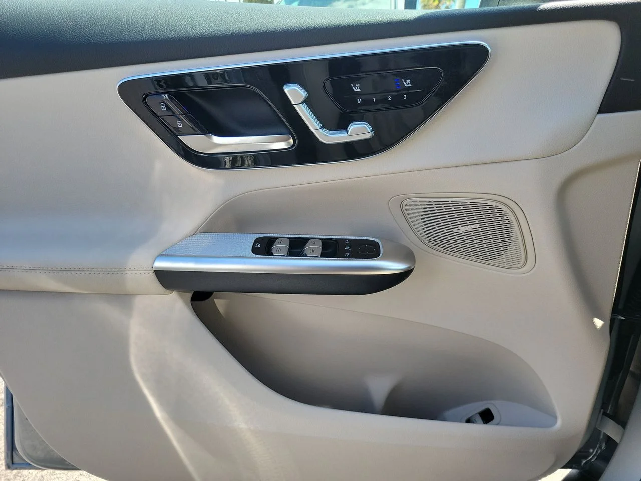 New 2026 Cirrus Silver Metallic Mercedes-Benz GLC 300 image 22