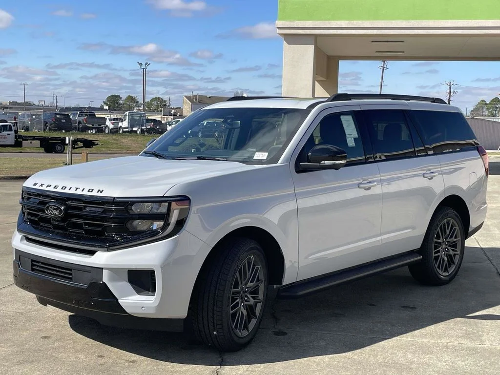 New 2026 Space Silver Metallic Ford Platinum® image 7