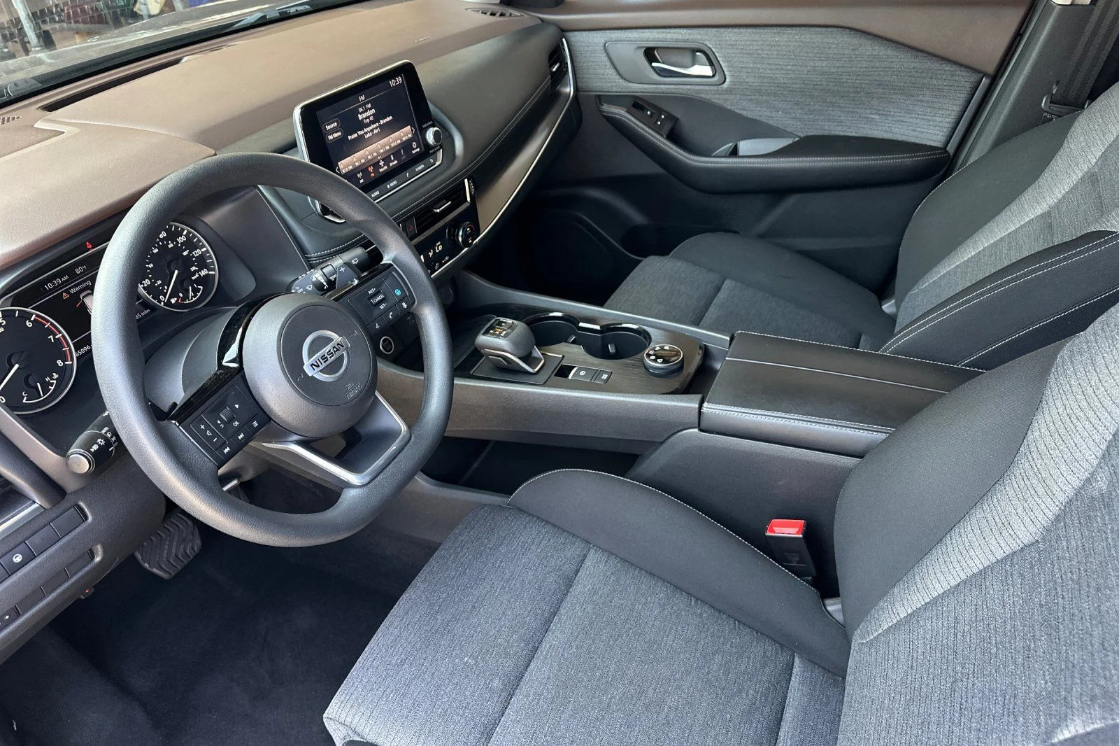 Used 2021 Gray Nissan SV image 9