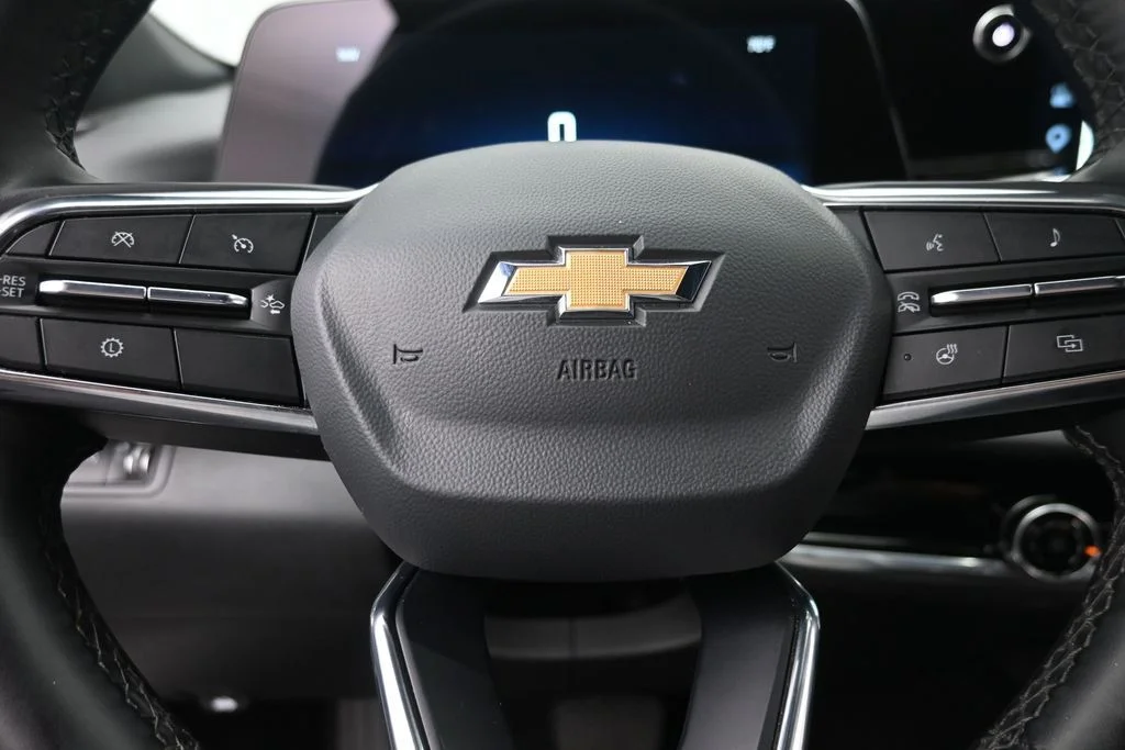 Used 2025 White Chevrolet LT image 18