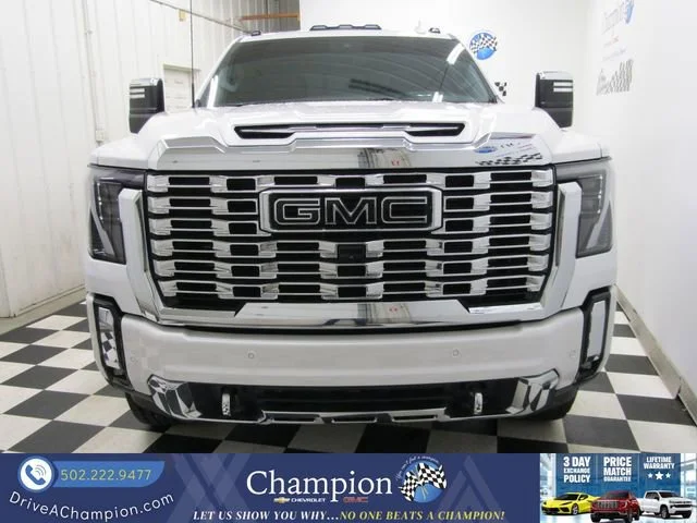 Used 2024 White Frost Tricoat GMC Denali image 2