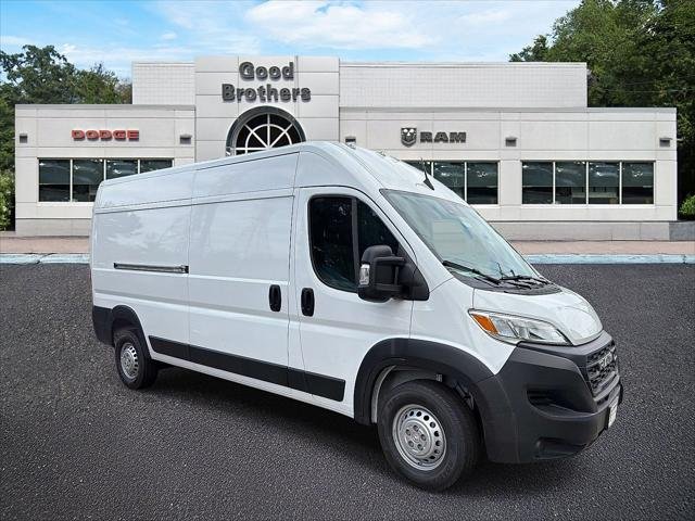 New 2026 Bright White Clear-Coat Exterior Paint RAM Tradesman image 4