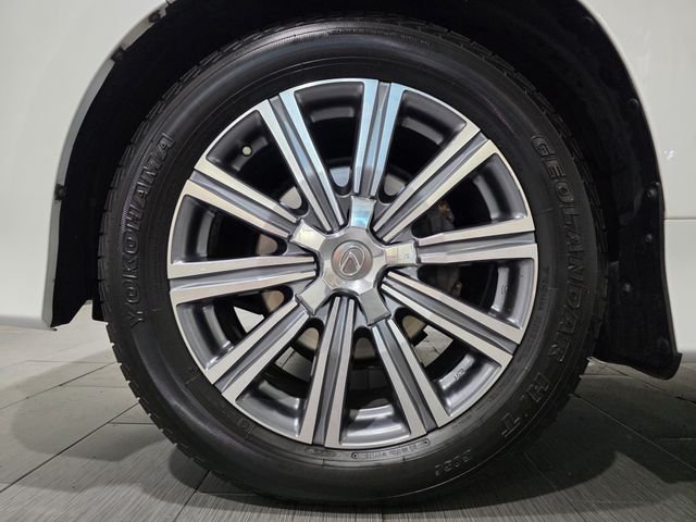 Used 2016  Lexus 570 image 22