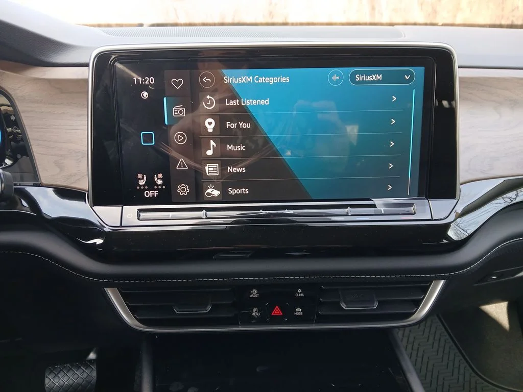 New 2026 Green Volkswagen 2.0T SE w/Technology image 18