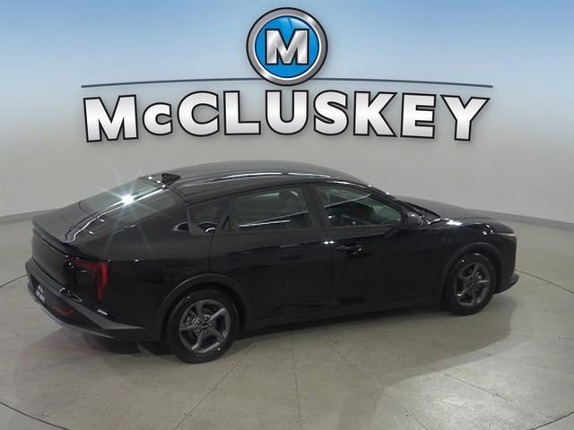 Used 2025 Black Kia LXS image 4