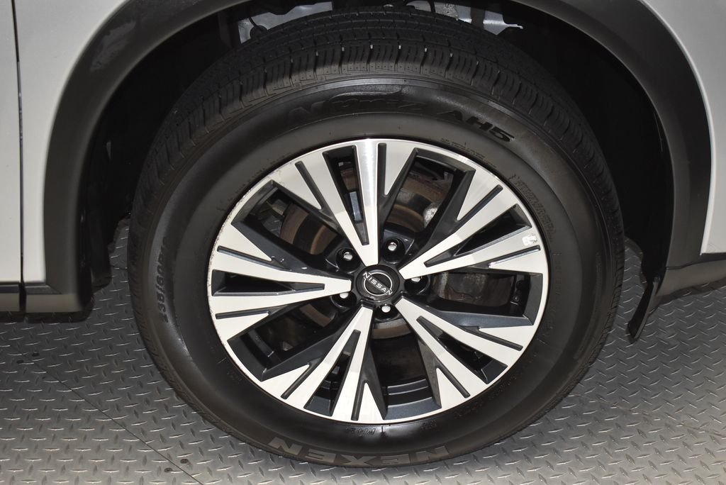 Used 2023 Silver Nissan SV image 33