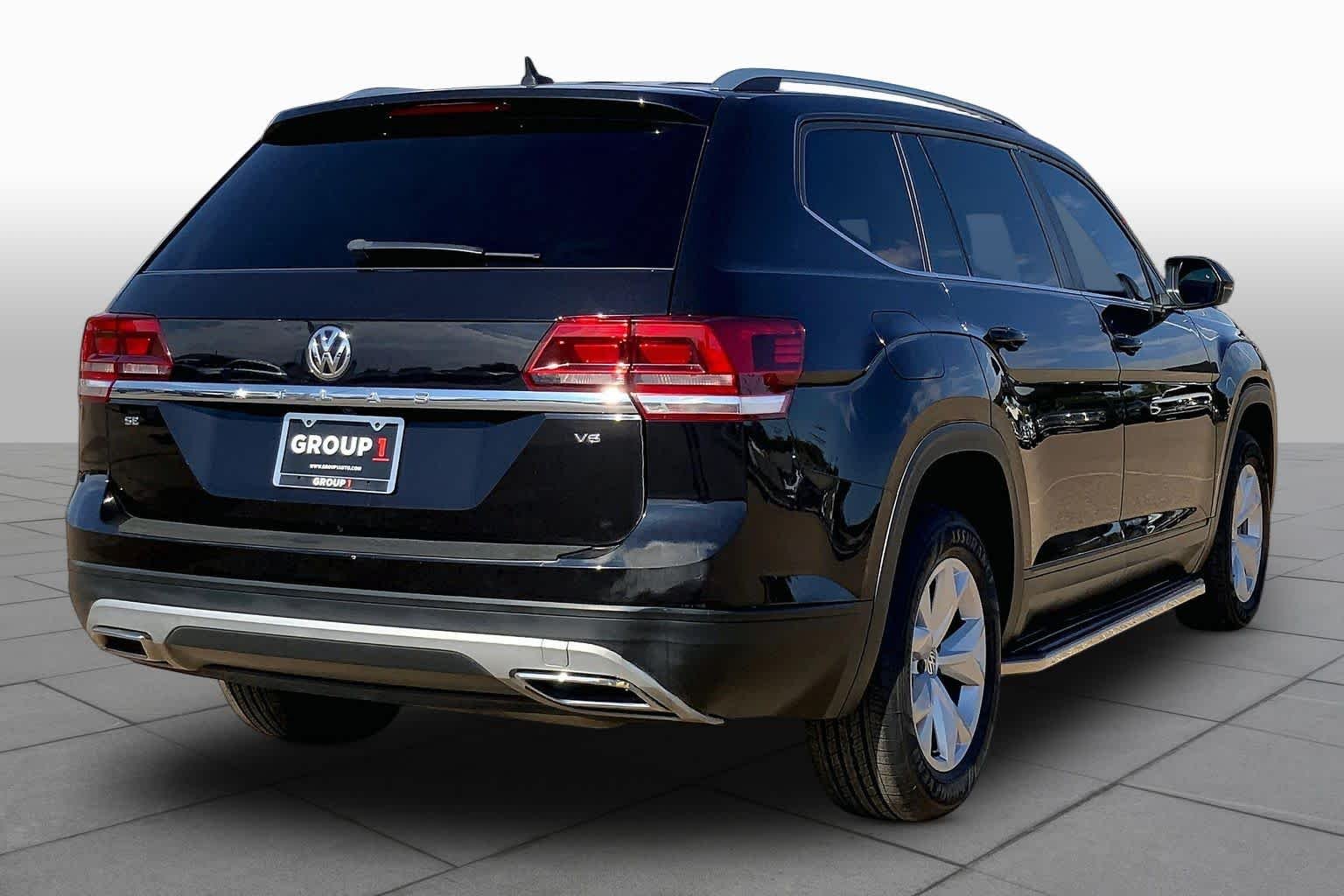 Used 2019 Deep Black Pearl Volkswagen 3.6L V6 SE image 13