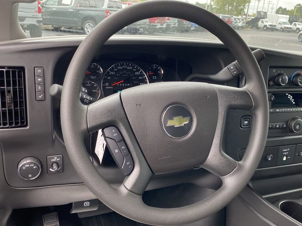 2025 Chevrolet Express Cargo Work Van - Photo 16