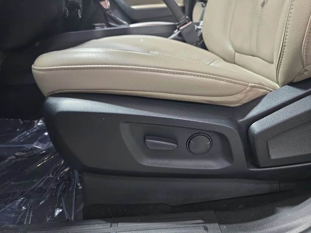 Used 2020 White Platinum Clearcoat Metallic Ford Lariat image 29