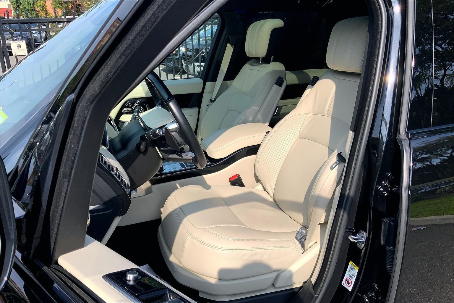 Used 2021 Santorini Black Metallic Land Rover Westminster image 7