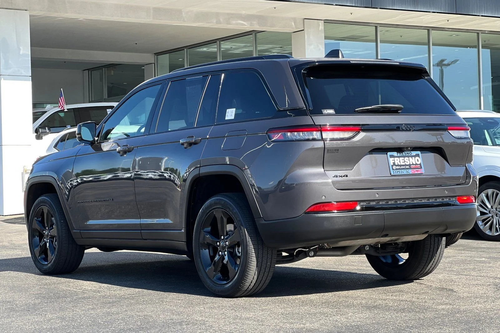 Used 2023 Gray Jeep Altitude 4x4 image 6