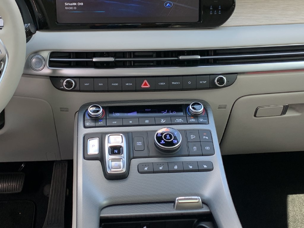2024 Hyundai Palisade Limited - Photo 18